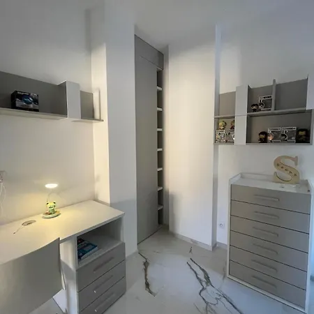 Prestigious 3 Bedroom Waterfront In 公寓 *