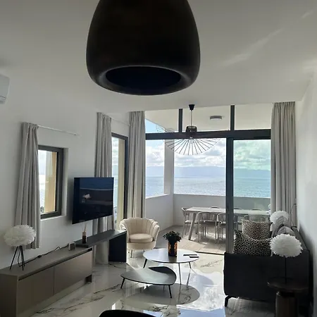 Prestigious 3 Bedroom Waterfront In 阿雅克肖