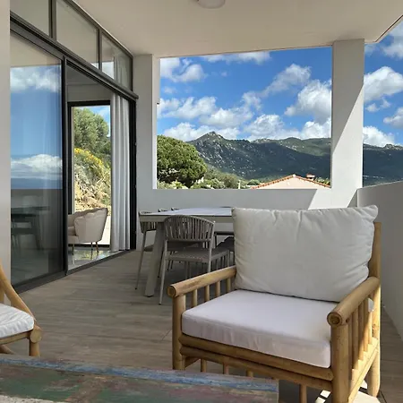 Prestigious 3 Bedroom Waterfront In 公寓