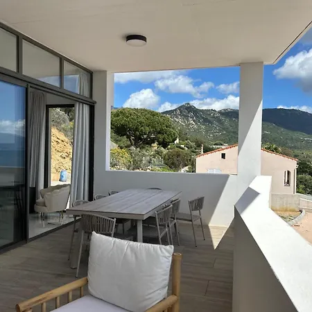 Prestigious 3 Bedroom Waterfront In 公寓