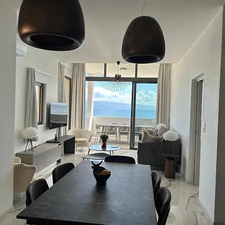 Prestigious 3 Bedroom Waterfront In 公寓 *