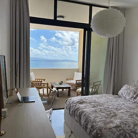 公寓 Prestigious 3 Bedroom Waterfront In
